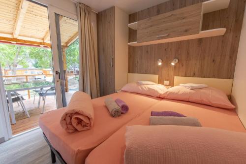 Posteľ alebo postele v izbe v ubytovaní Camping RAĆA