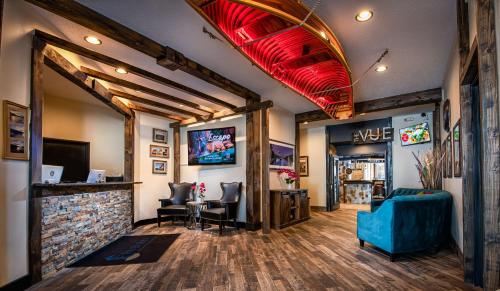 a lobby with a blue couch and a table with chairs at Natura VUE Resort & Boathouse in Wisconsin Dells