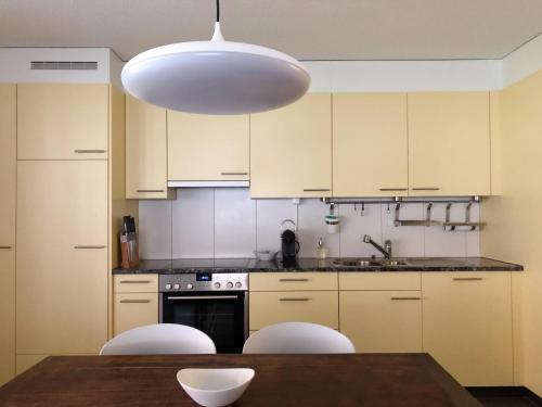 A cozinha ou cozinha compacta de Clean and Comfy with Garden Terrace and Parking