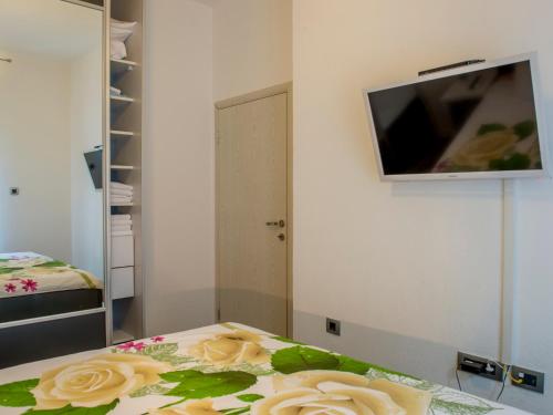 a room with a bed with roses on it at Apartments Windrose in Kotor