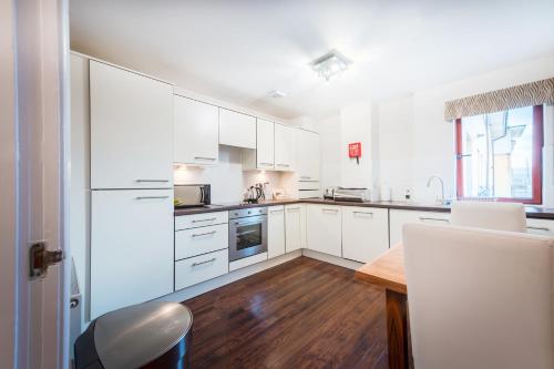 The Knight Residence by Mansley photo 46