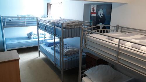 Ένα ή περισσότερα κρεβάτια σε δωμάτιο στο Blue Room Hostel Newquay