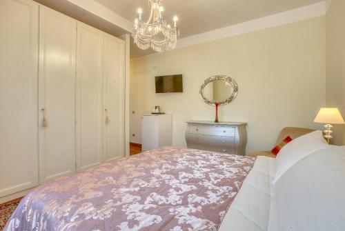 Una cama o camas en una habitación de Hotel Villa De Santis