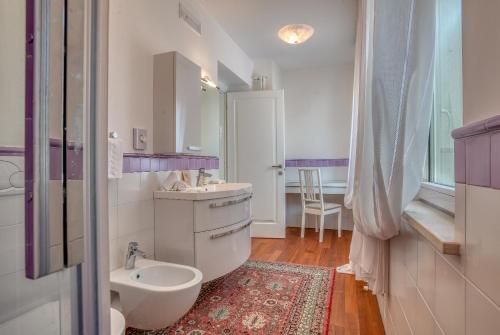 Un baño de Hotel Villa De Santis