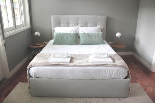 En eller flere senge i et værelse på Genius Loci Guesthouse