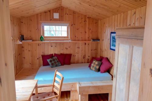 O zonă de relaxare la Fossumsanden Camping og Hytter