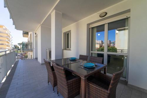 a dining room with a table and chairs on a balcony at La Luna nel Golfo - Appartamenti a Follonica in Follonica
