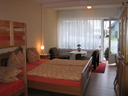 Postel nebo postele na pokoji v ubytování Gästehaus Mira