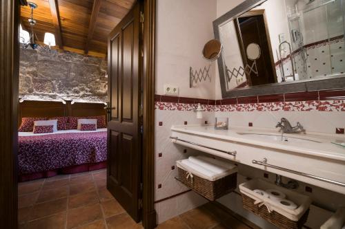 Ванна кімната в Casa da Muiñeira
