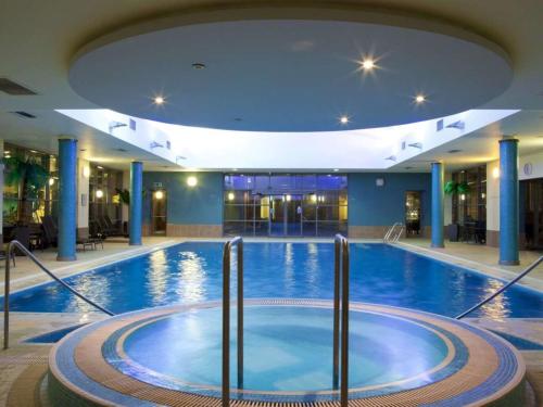 Kolam renang di atau dekat dengan The Welcombe Golf & Spa Hotel