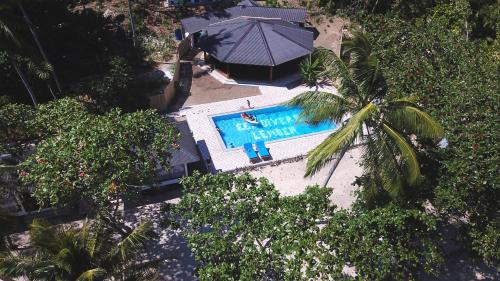 Bazén v ubytování White Sands Beach Resort Lembeh nebo v jeho okolí