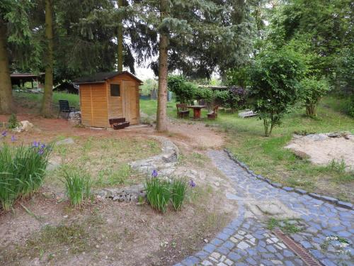 Taman di luar Birkenhof Ashram Familien Blockhütten
