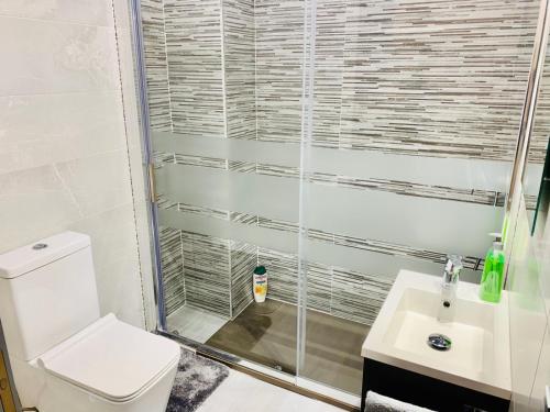 A bathroom at lolf with jacuzzi in malaga
