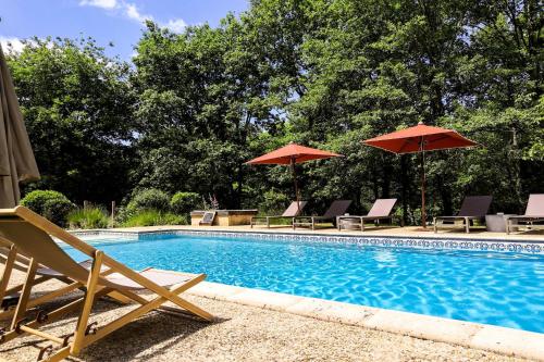 Bazén v ubytovaní La Closerie De Sarlat alebo v jeho blízkosti