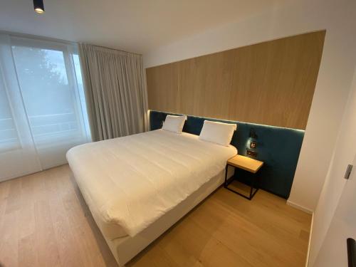 Parkhotel Roeselare tesisinde bir odada yatak veya yataklar