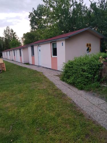 Φωτογραφία από το άλμπουμ του Napraforgó Apartmanok σε Balatonfuzfo
