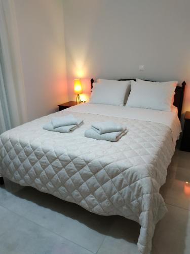 A bed or beds in a room at Arxontia 2