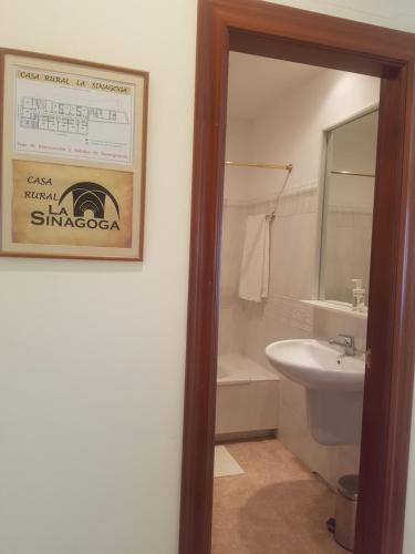 Koupelna v ubytování La Sinagoga Casa Rural