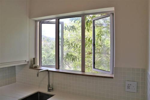 Gallery image of Table Mountain views, modern,lots of natural light, with parking in Cape Town
