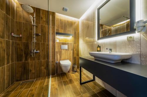 RUSH HOTEL İSTANBUL tesisinde bir banyo