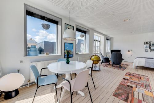 a living room with a white table and chairs at Hvide Sande Hotel in Hvide Sande
