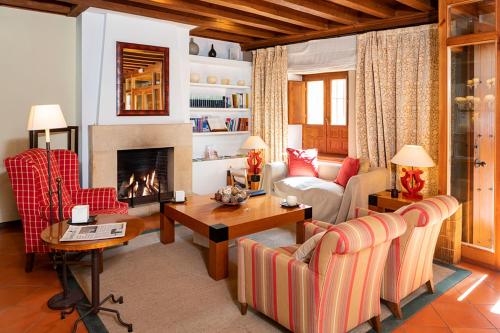 a living room with a couch and a fireplace at Hospederia de Santo Domingo in Pedraza-Segovia