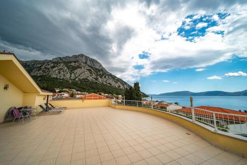 a balcony with a view of the water and a mountain at Apartments Vesna in Gradac