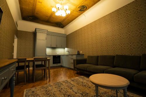 Ruang duduk di Roze Boutique Apartments