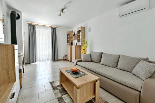 Χώρος καθιστικού στο House Nona