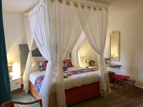 Un pat sau paturi într-o cameră la Hotel Djerba Orient