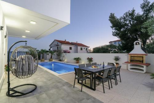 Luxury Villa -Heated Pool -Jacuzzi
