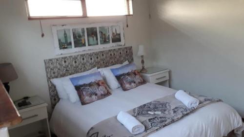 Postel nebo postele na pokoji v ubytování 12 on Beach Guest House
