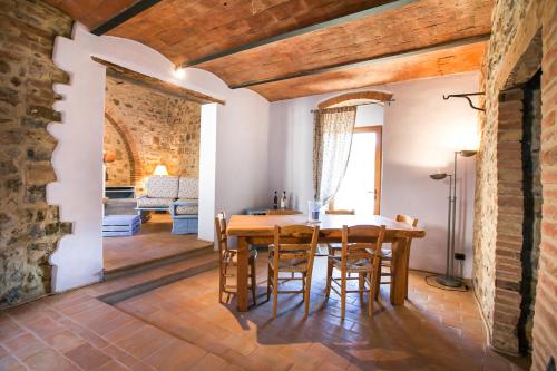 a kitchen and dining room with a table and chairs at Fattoria Le Fonti in Poggibonsi