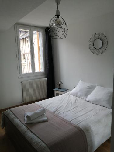 a bedroom with a white bed and a window at Le sourire de Mona Lisa in Amboise