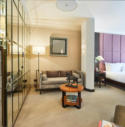 a living room with a couch and a bed at Hippodrome Hotel Condesa in Mexico City