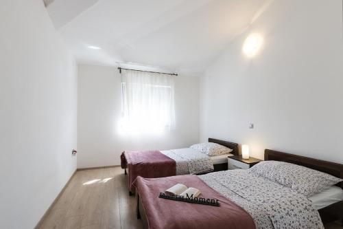 a room with two beds and a window at Apartment Carmen in Pula