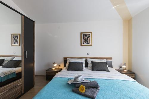 Un pat sau paturi într-o cameră la Apartment Carmen