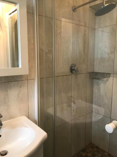 Phòng tắm tại Authentic Newlands