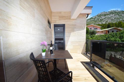 VILLA APARTMENTS FILIP with swimming pool