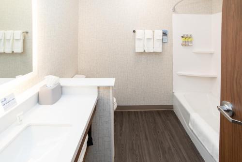 Imagen de la galería de Holiday Inn Express & Suites - North Battleford, an IHG Hotel, en North Battleford