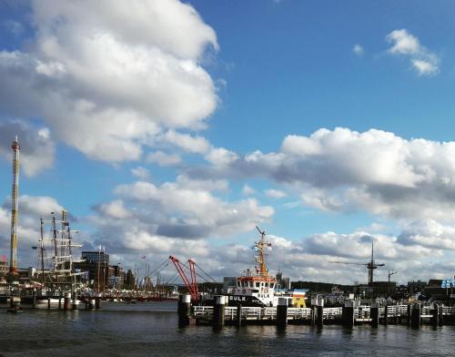 a boat docked at a marina on the water at Kieler Eiderparadies in Flintbek