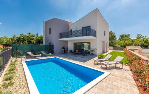 Villa Isabel with Heated Pool near Poreč