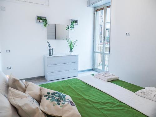 Posteľ alebo postele v izbe v ubytovaní Chiaia Premium Flat, Naples Center, Near Seaside