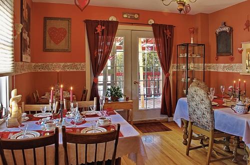 a dining room with a table with candles on it at À Amour et Amitié in Magog-Orford