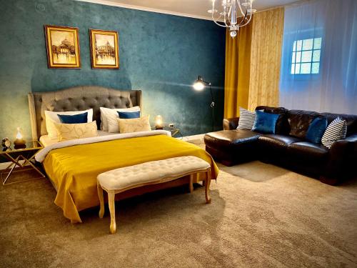 Кровать или кровати в номере SaraDa Boutique Luxury Apartment