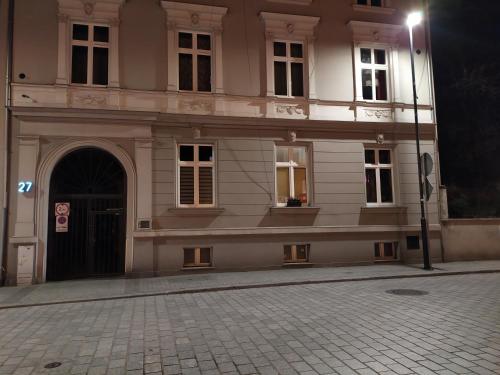 a building on a street at night at OficynaApartments in Gliwice