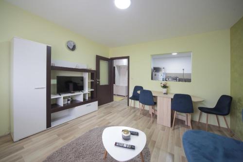 TV a/nebo společenská místnost v ubytování Apartman DIAMOND-LUX