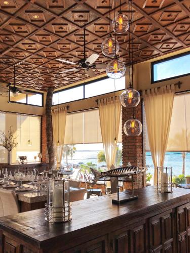a dining room with a bar in a restaurant at Posada de las Flores La Paz in La Paz