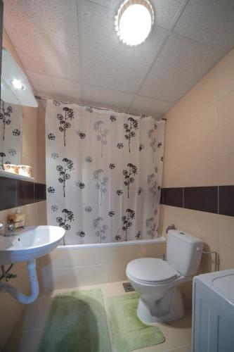 a bathroom with a toilet and a sink at Apartman DIAMOND-LUX in Jagodina