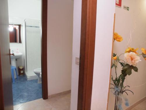 Ένα μπάνιο στο Locanda Basement Rooms